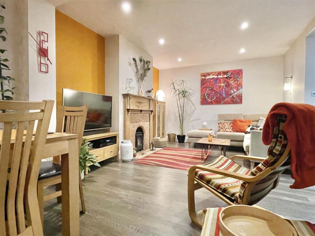 Open Plan Dining/ Living