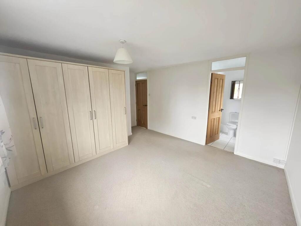Bedroom 1 (2)