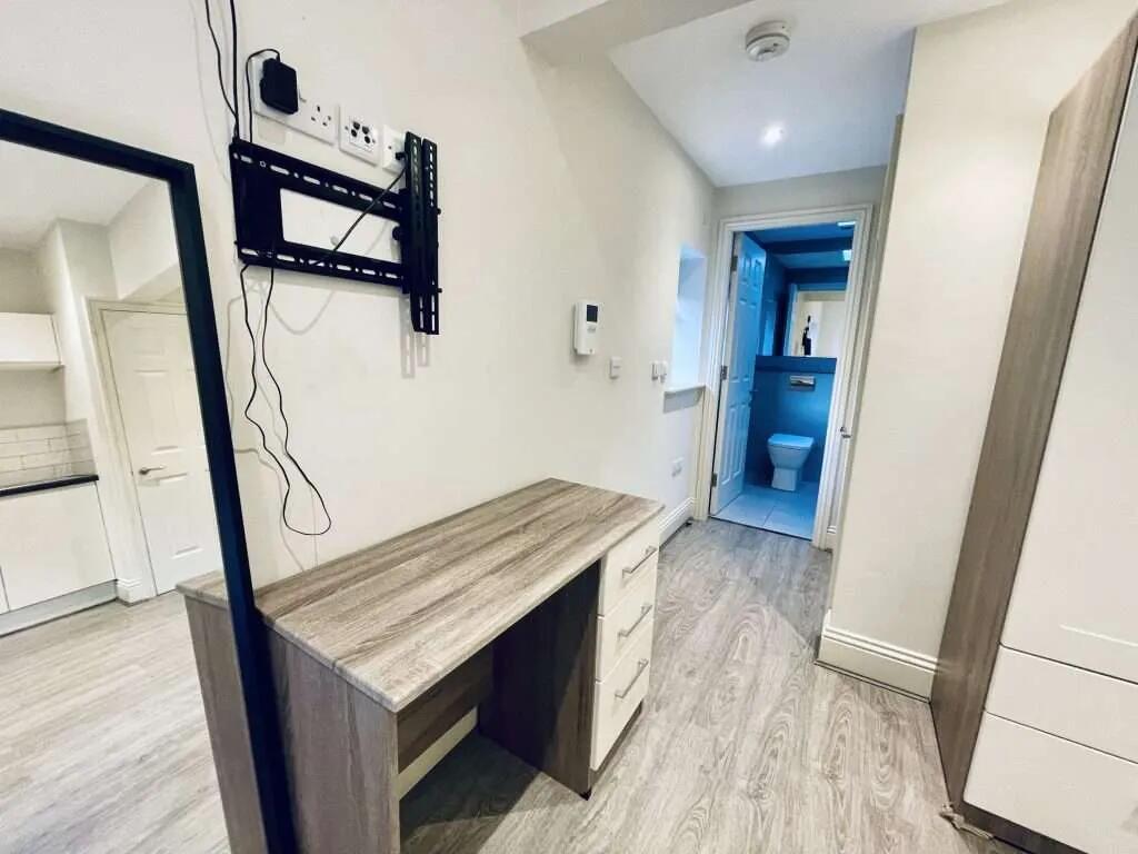 Flat_8_St_James_Row