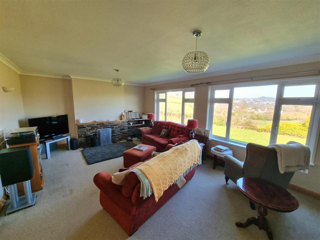 Sitting room.jpg