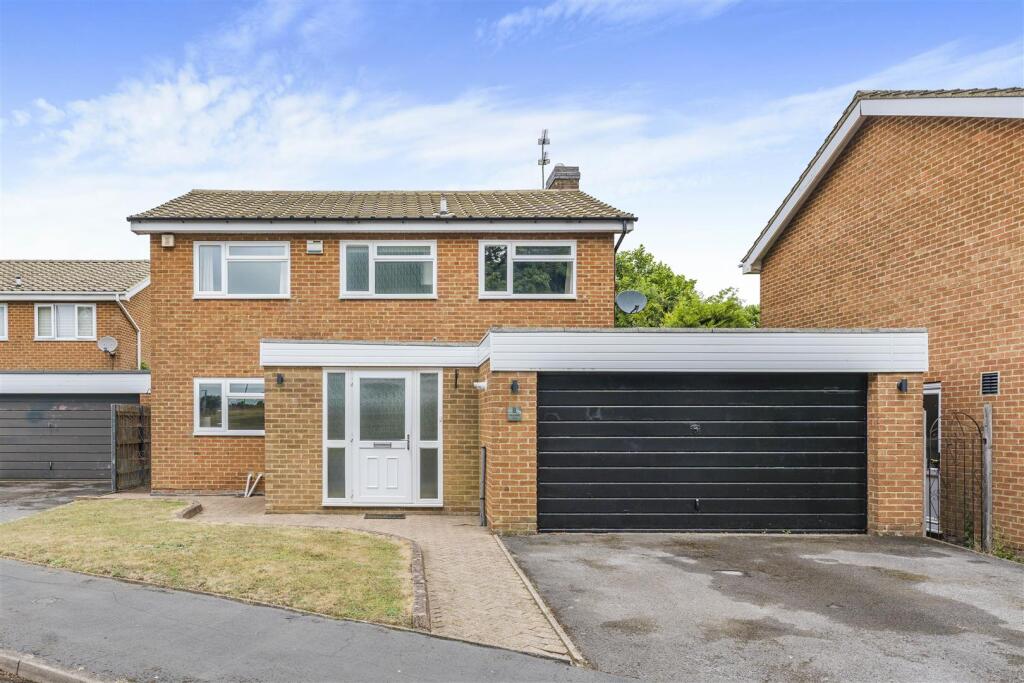 8 Wheatley Close, Banbury-1.jpg