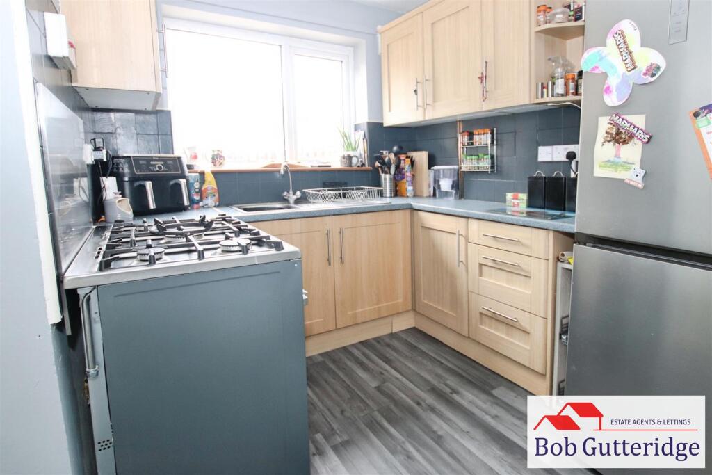 FITTED KITCHEN