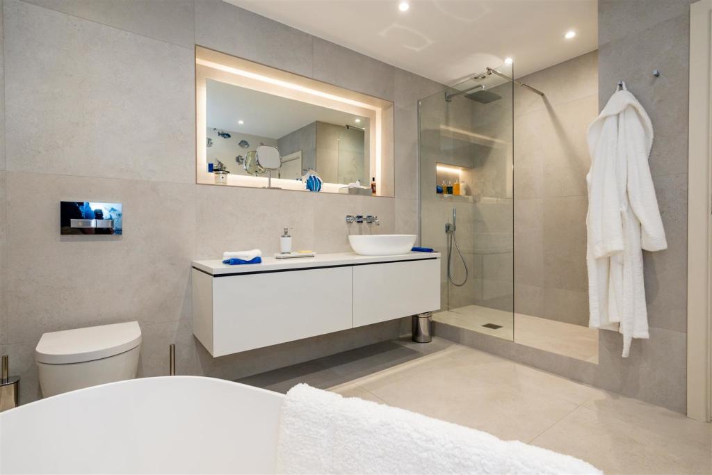 Bathroom Aspect 2