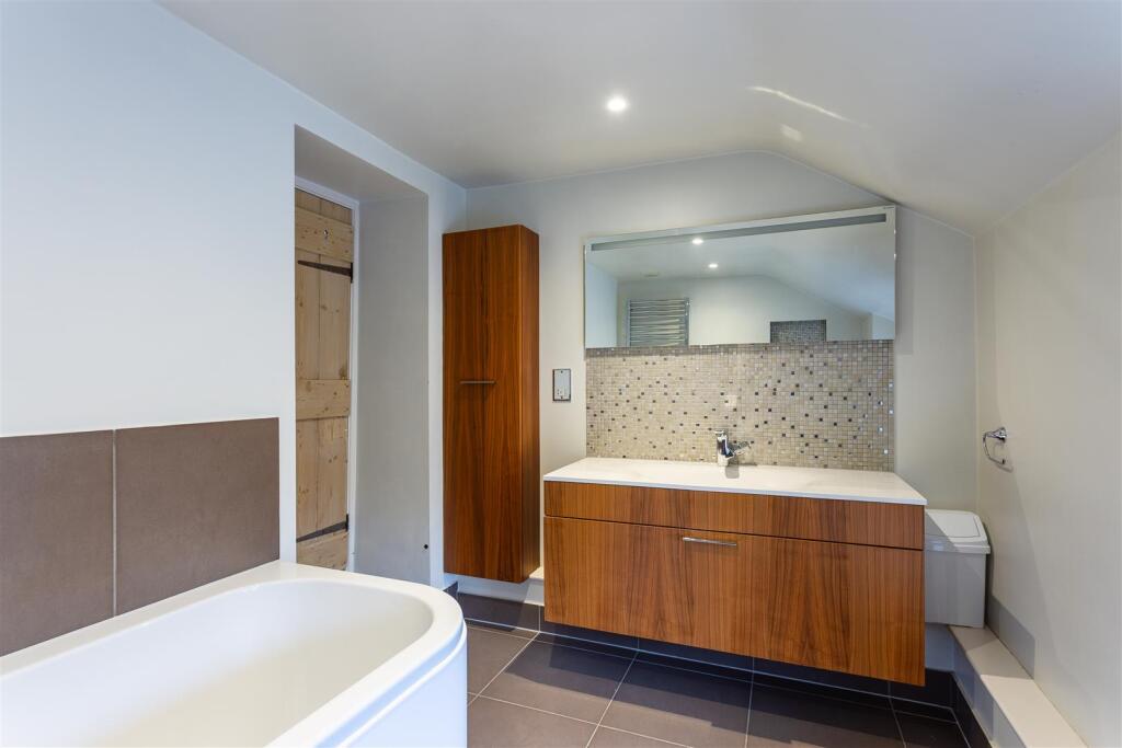 En Suite Bedroom One.jpg