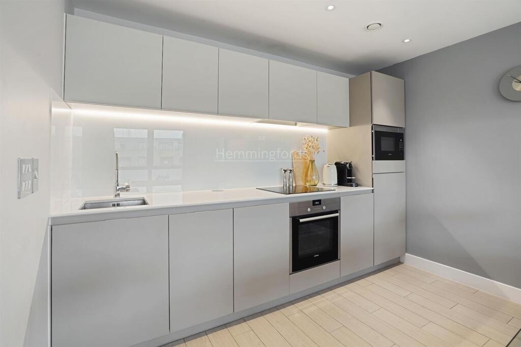Kitchen 2.jpg
