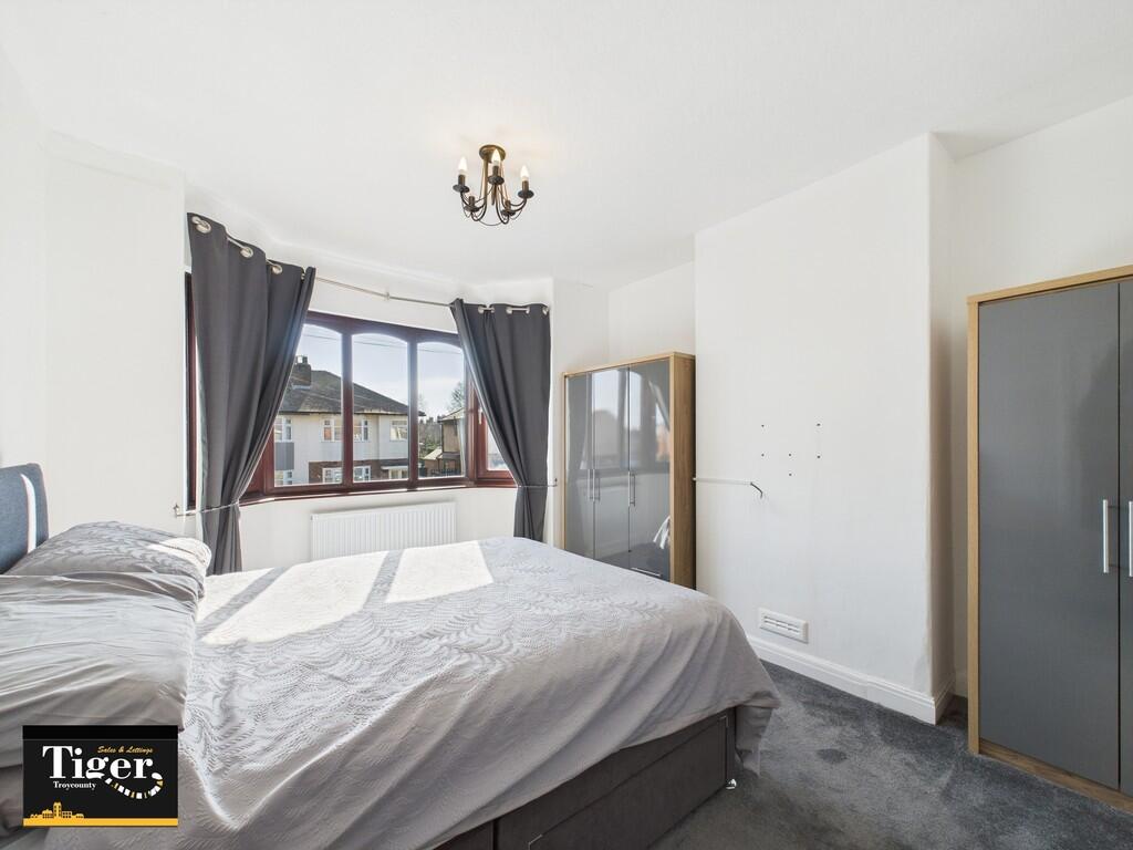 CAM02176G0-PR0505...