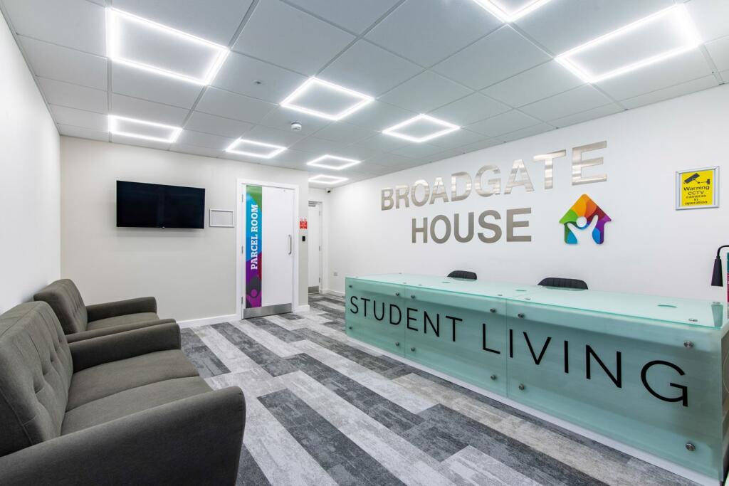 Student Digs - Broad