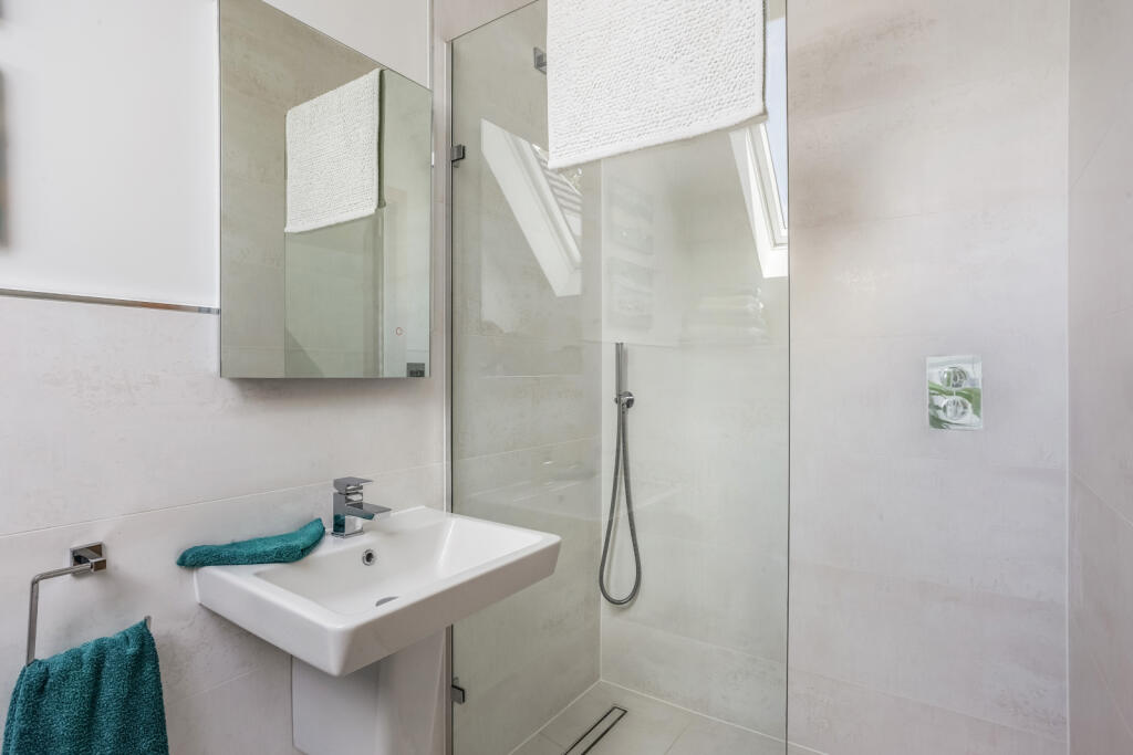 Shower Room 4
