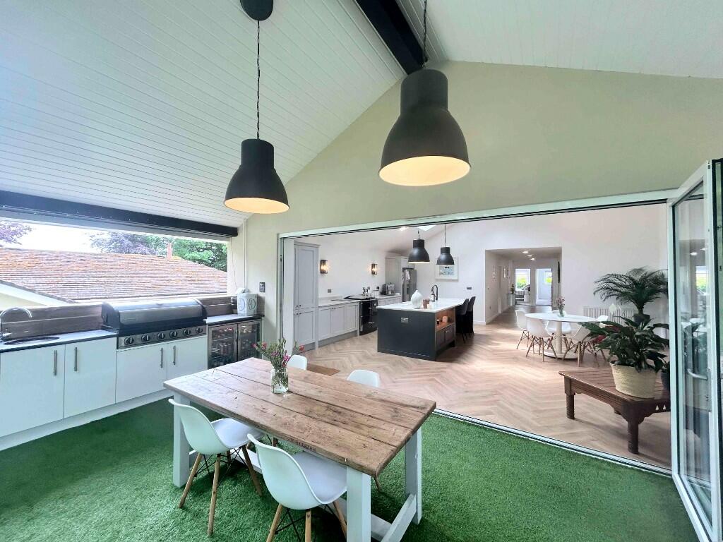 Outdoor Kitchen