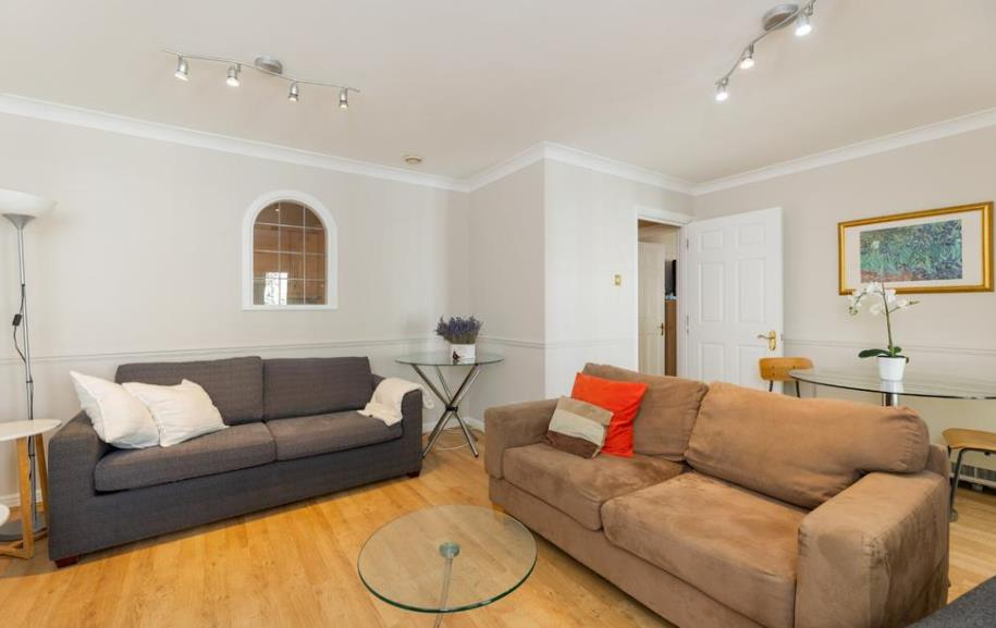 flat 2, 241-243 baker streeet 1 14.07.png