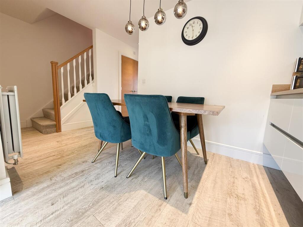 KITCHEN DINING ROOM