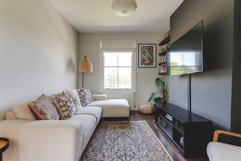 Downs Park Road-1.jpg