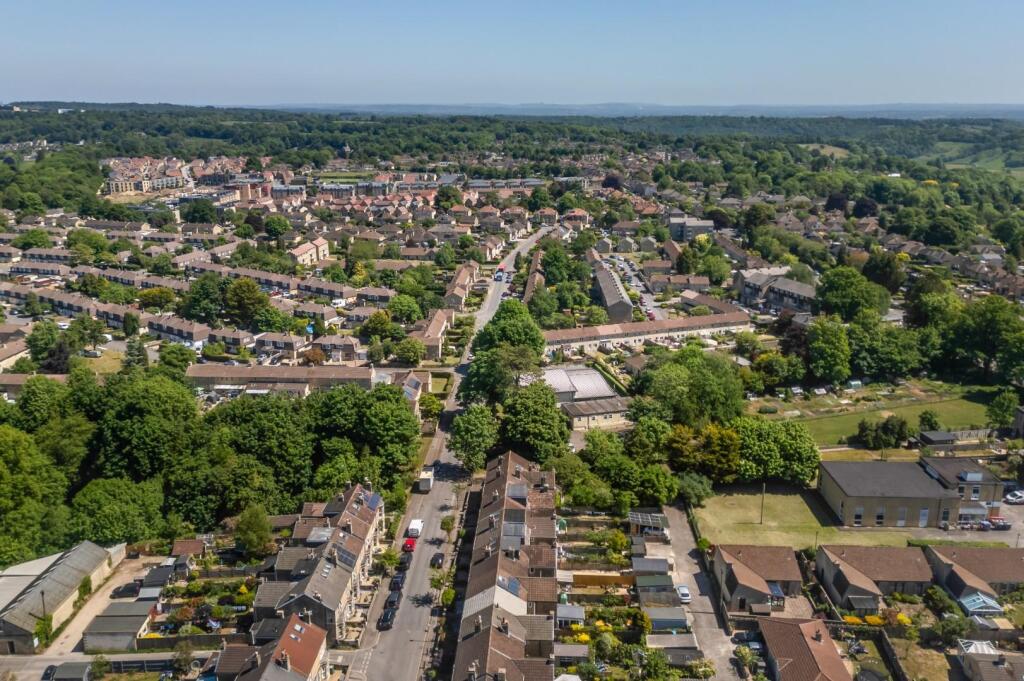 28 Hawthorne Grove-13.jpg