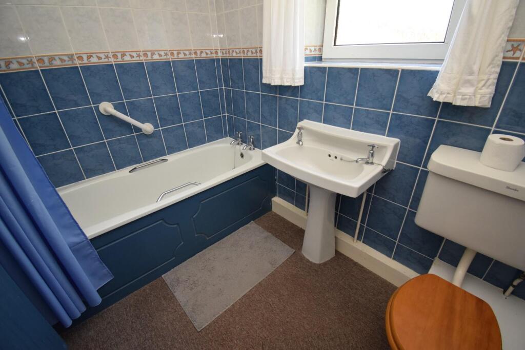 GF Bathroom.JPG