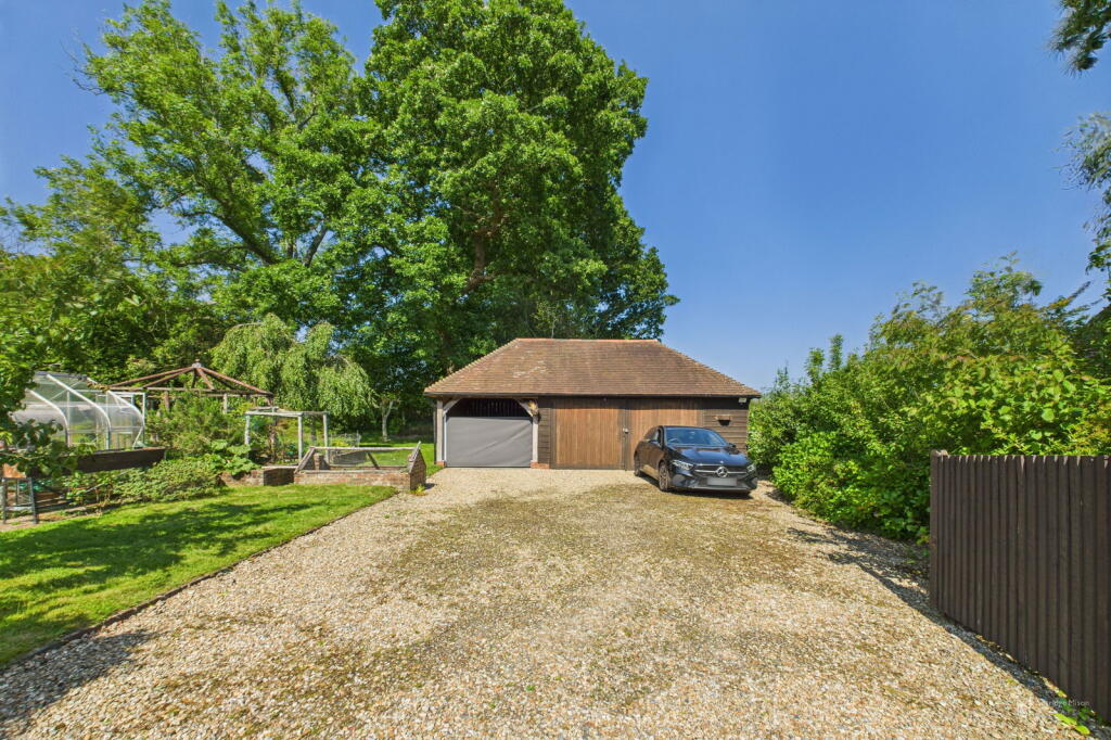 Vicarage Lane, Hellingly, Hailsham, East Sussex, BN27