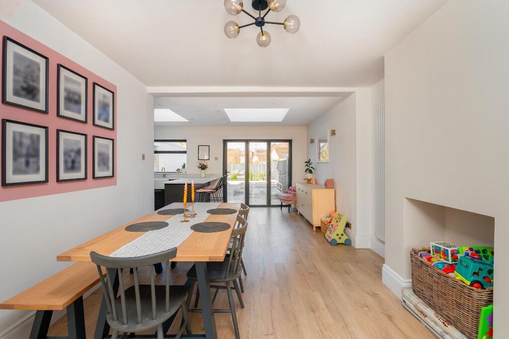 7L5RBD - Dining Room D.jpg