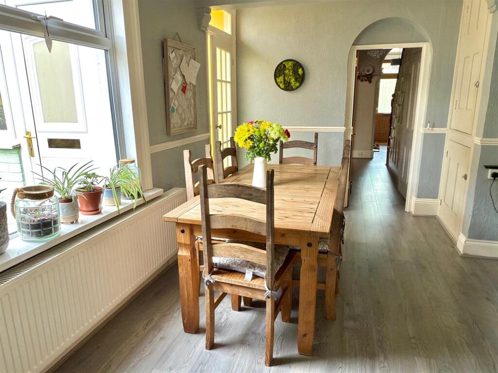 Breakfast Room.jpg