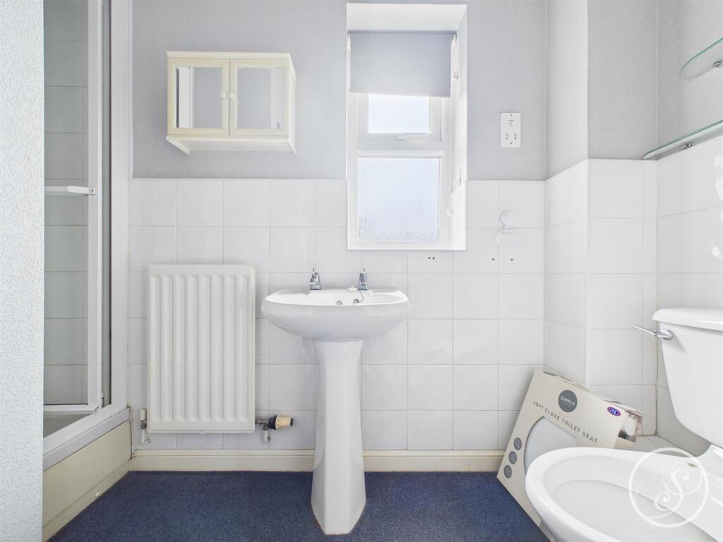 EN SUITE