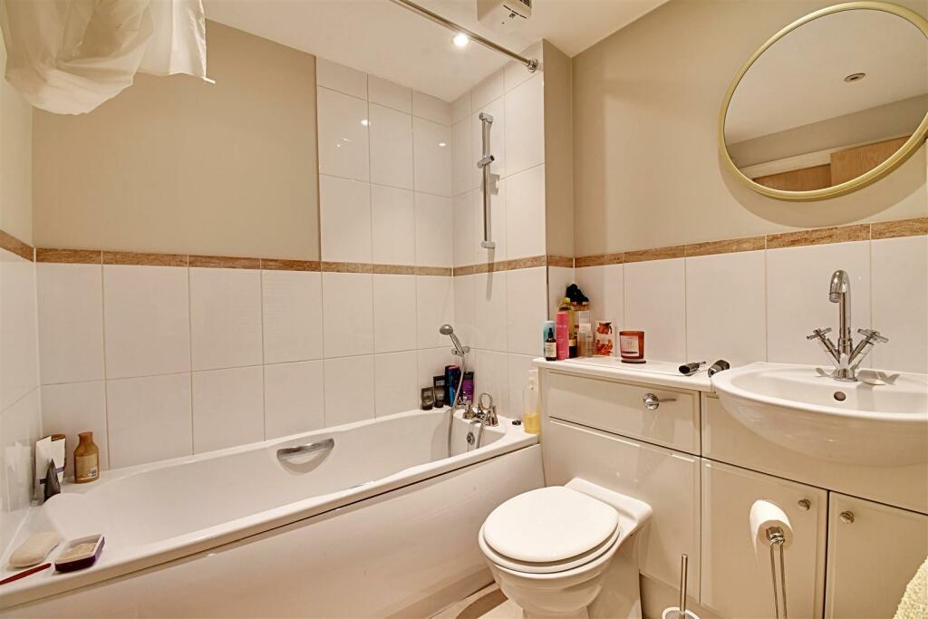 Bathroom.jpg