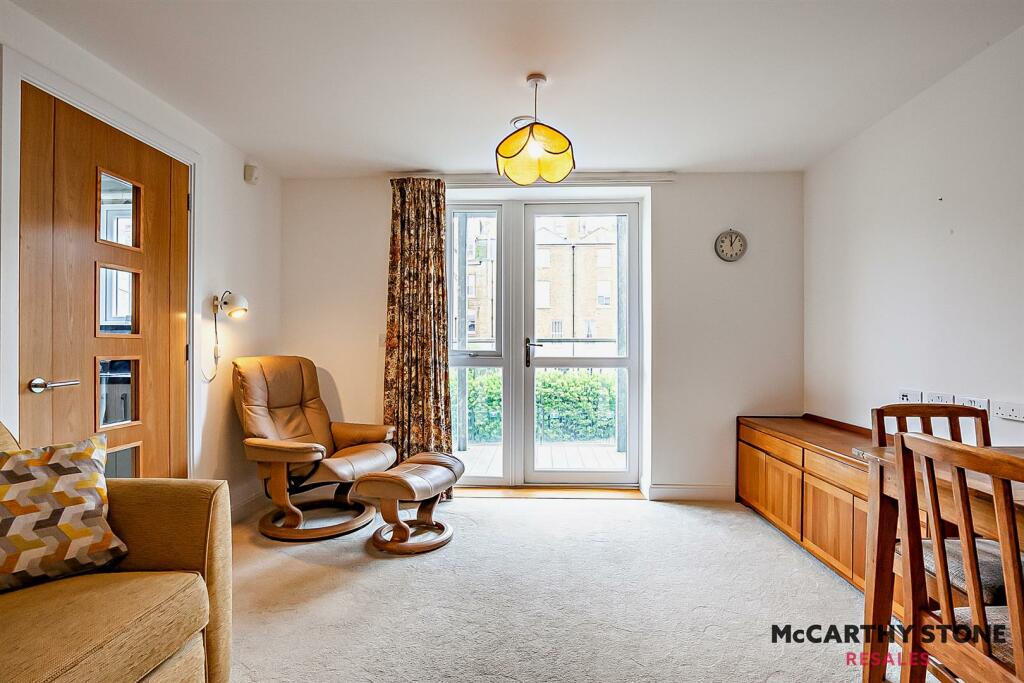8594659-interior09-800.JPG