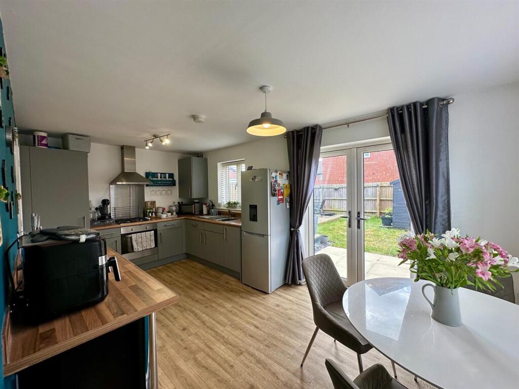 Kitchen/Dining Room