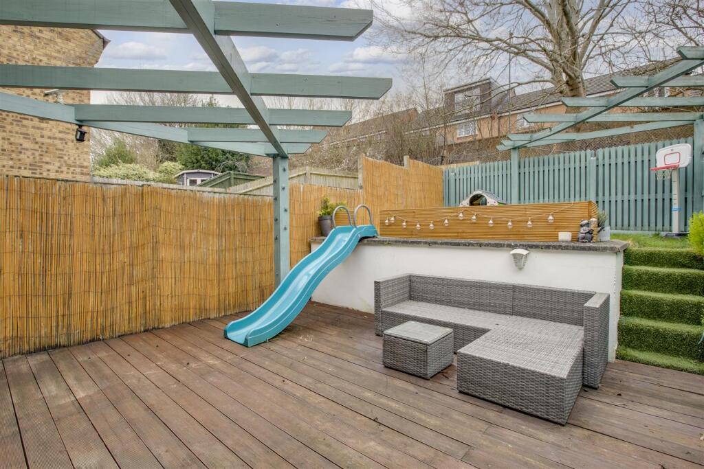 86 Garratts Way, HP13 5XZ-12.jpg