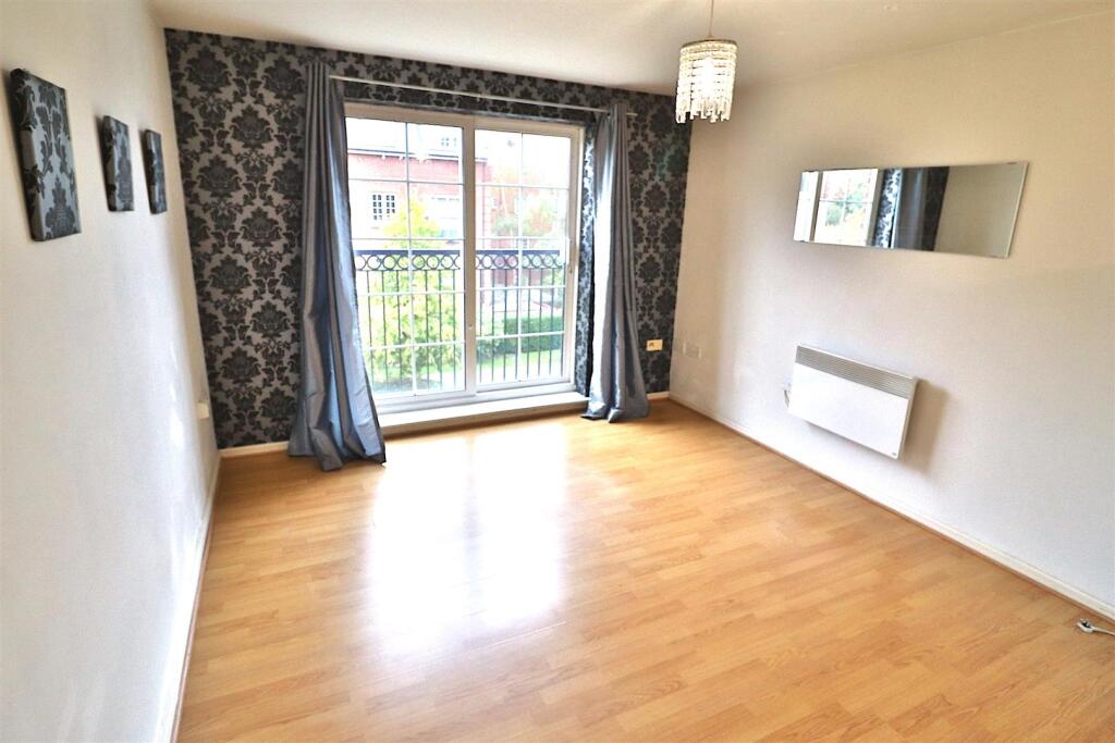 OPEN PLAN LIVING/KITCHEN AREA