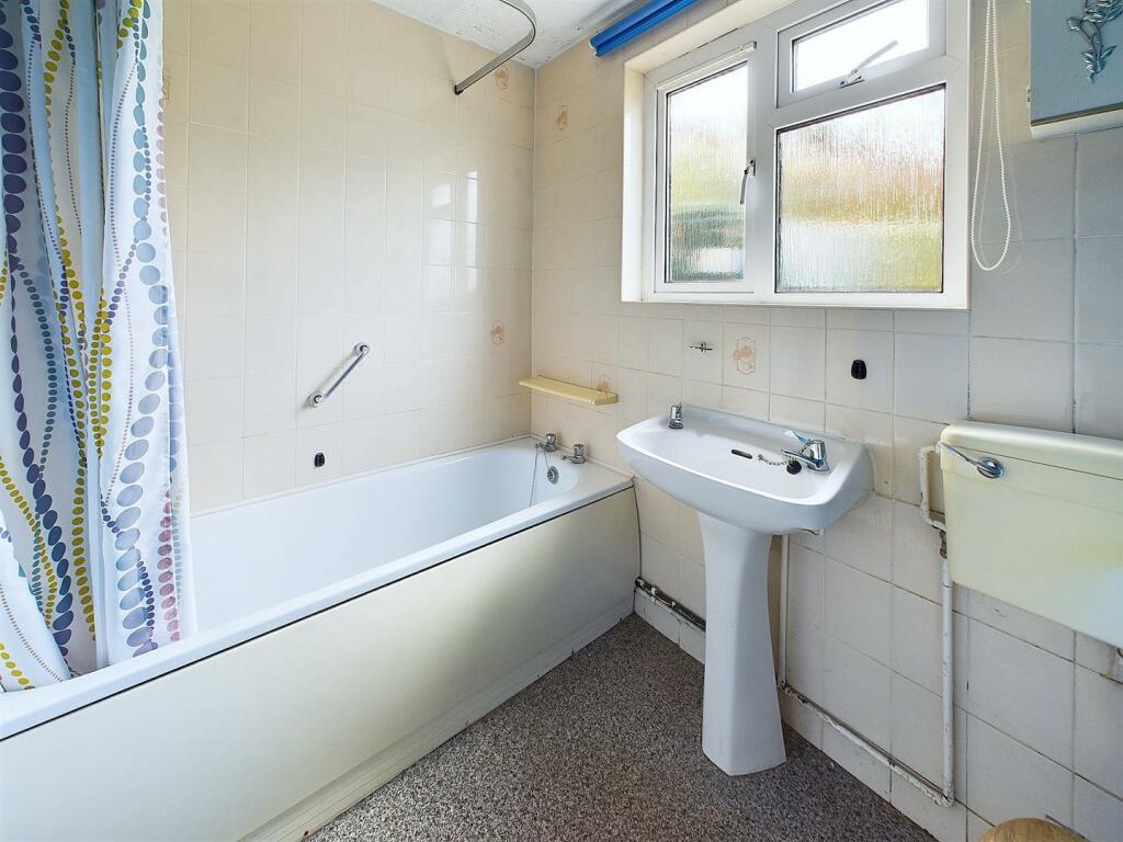 5 - Cottage for Auction, Clapton-in-Gordano.jpg