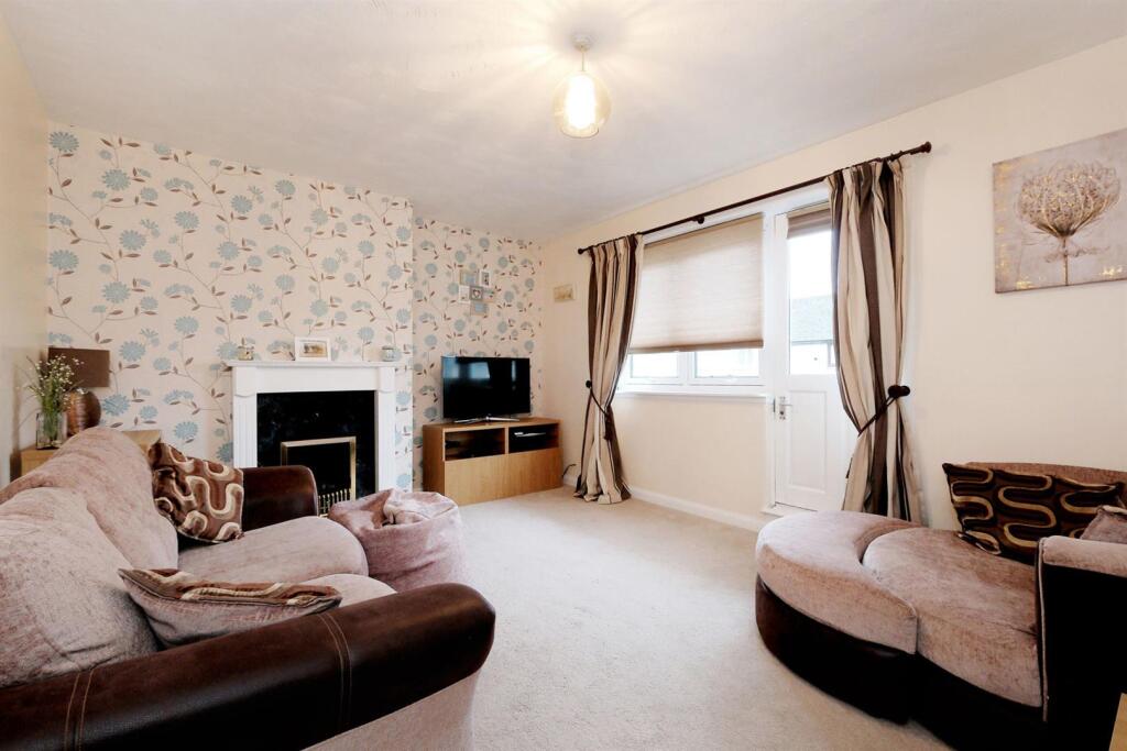 01 - Living room.jpg