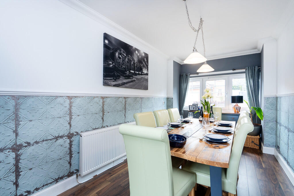 8 Fowler Cresent,...