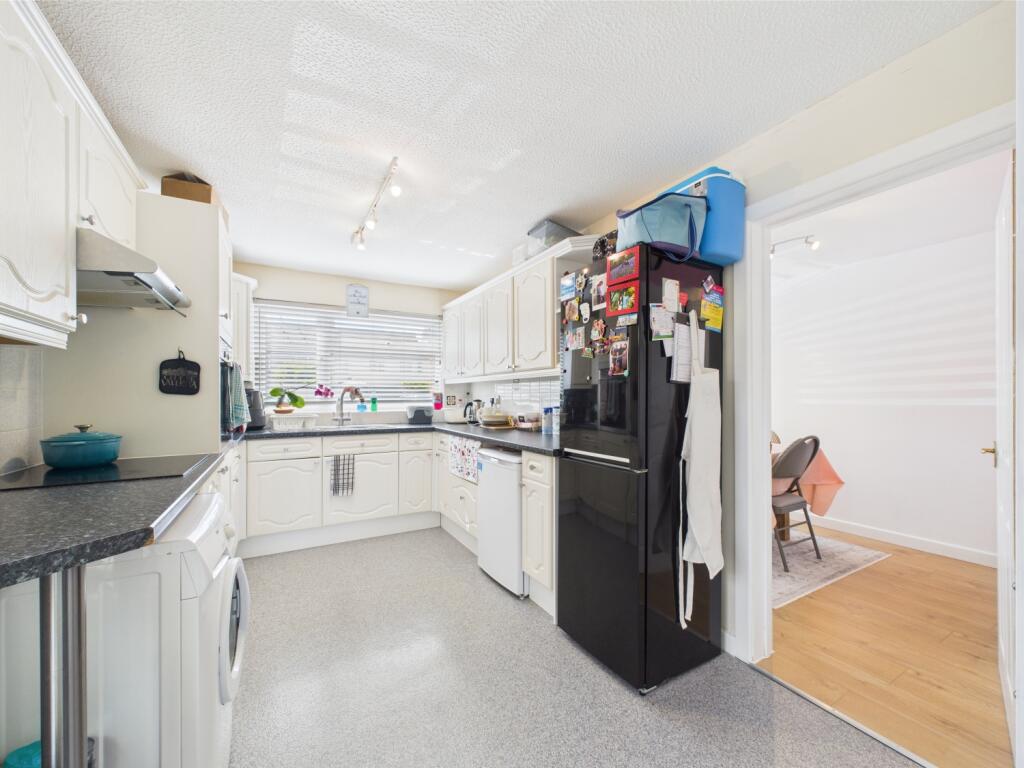 CAM02023G0-PR0140-STILL013