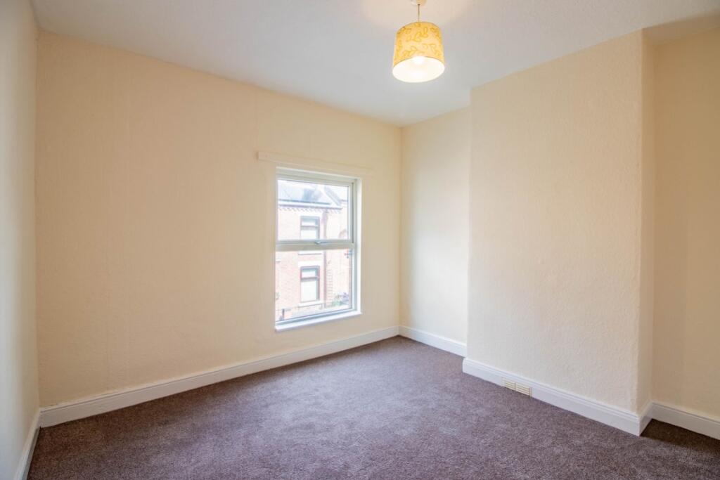 332m x 326m 108 sqm - 10 10 x 10 8 116 sqft

With 