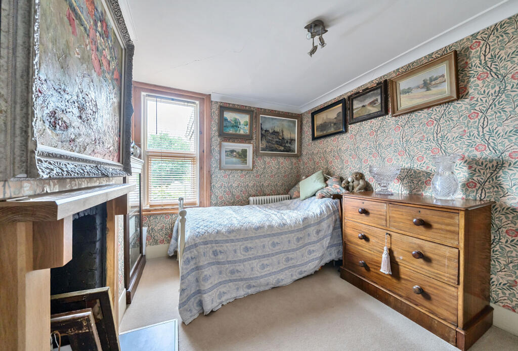 1307110-4-684b0f8...