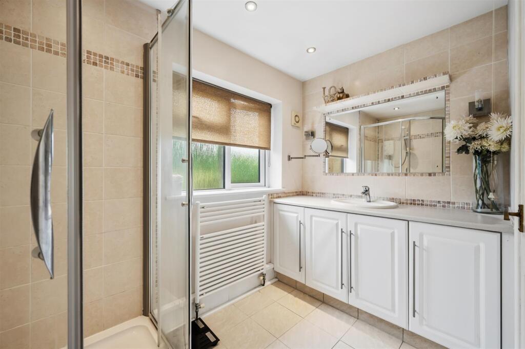 Bedroom One en-suite.jpg