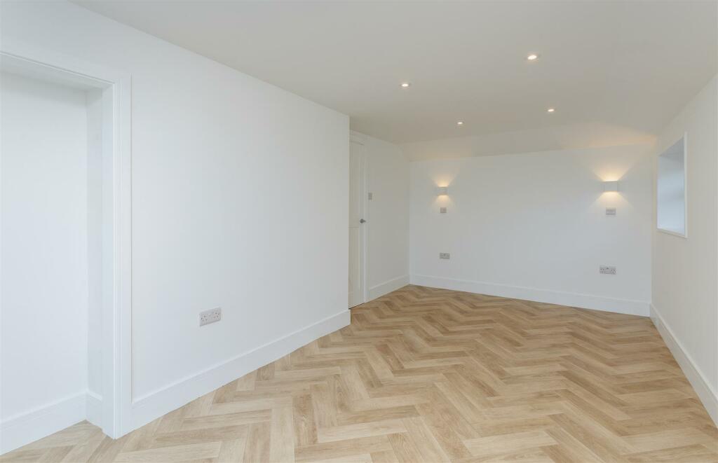 Reception or 3rd Bedroom (2).jpg