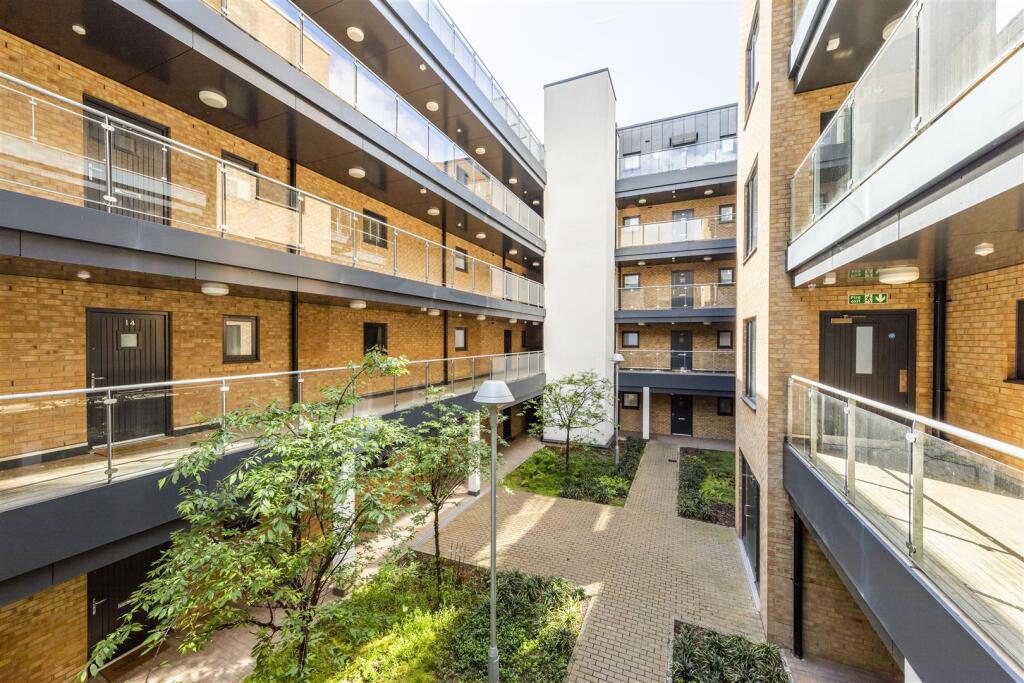 Thornbury Way E17