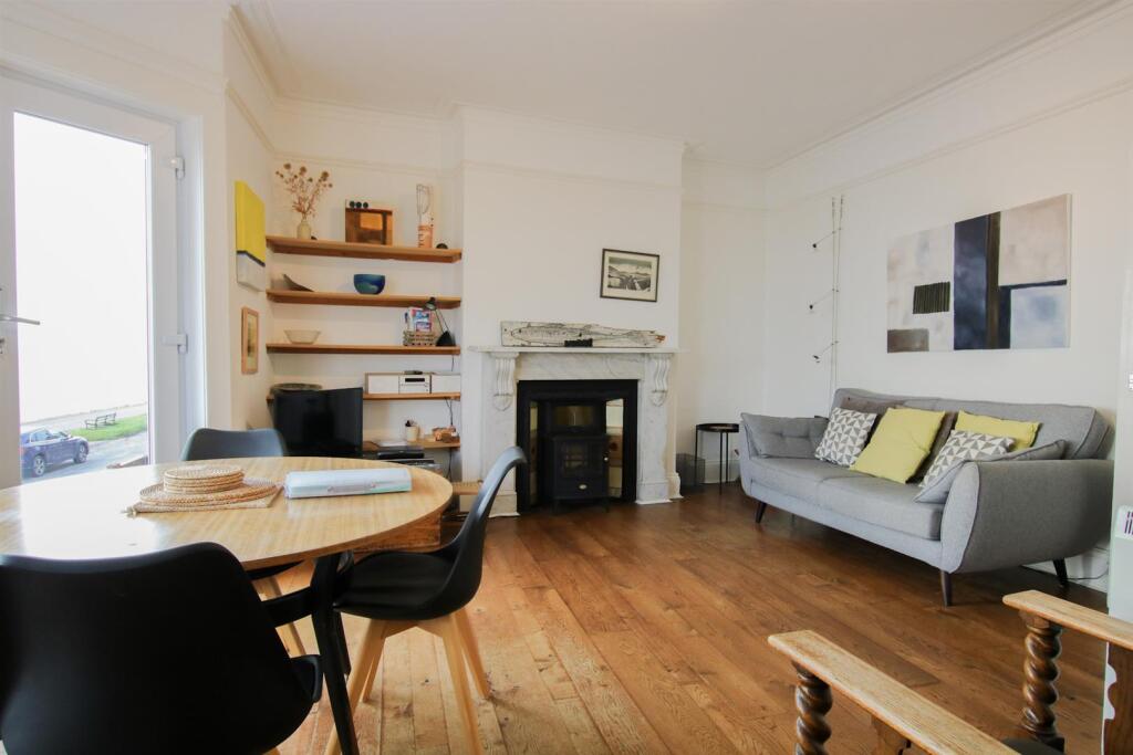 Living Room / Kitchen