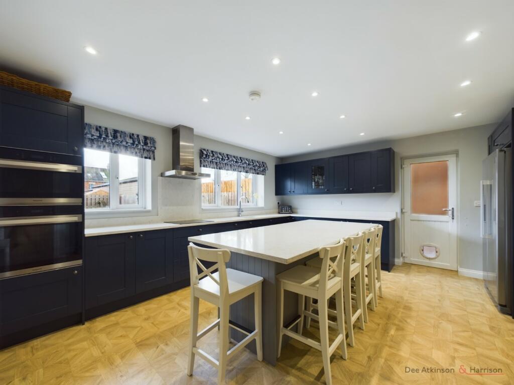 Kitchen/Breakfast Area