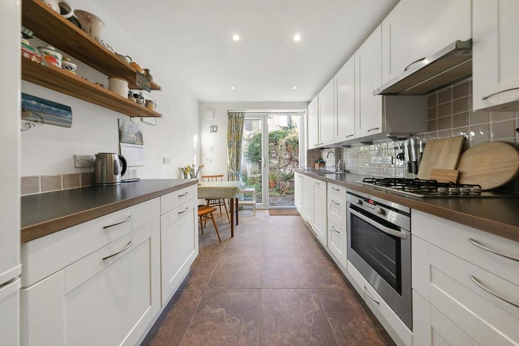 Kitchen (2).jpg