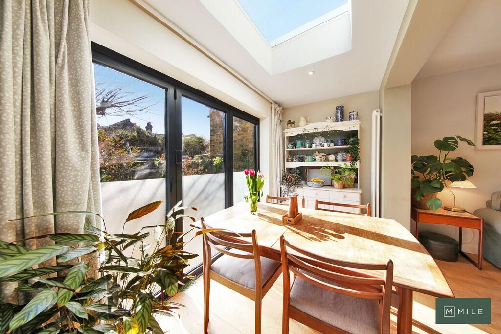 Flat A, 11 Bramst...