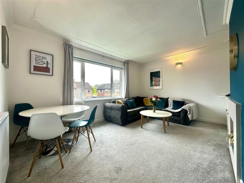 Dining / Living Room