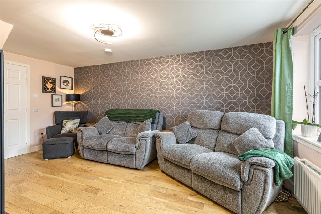 4 Knoll Park Avenue Galashiels 11.JPG
