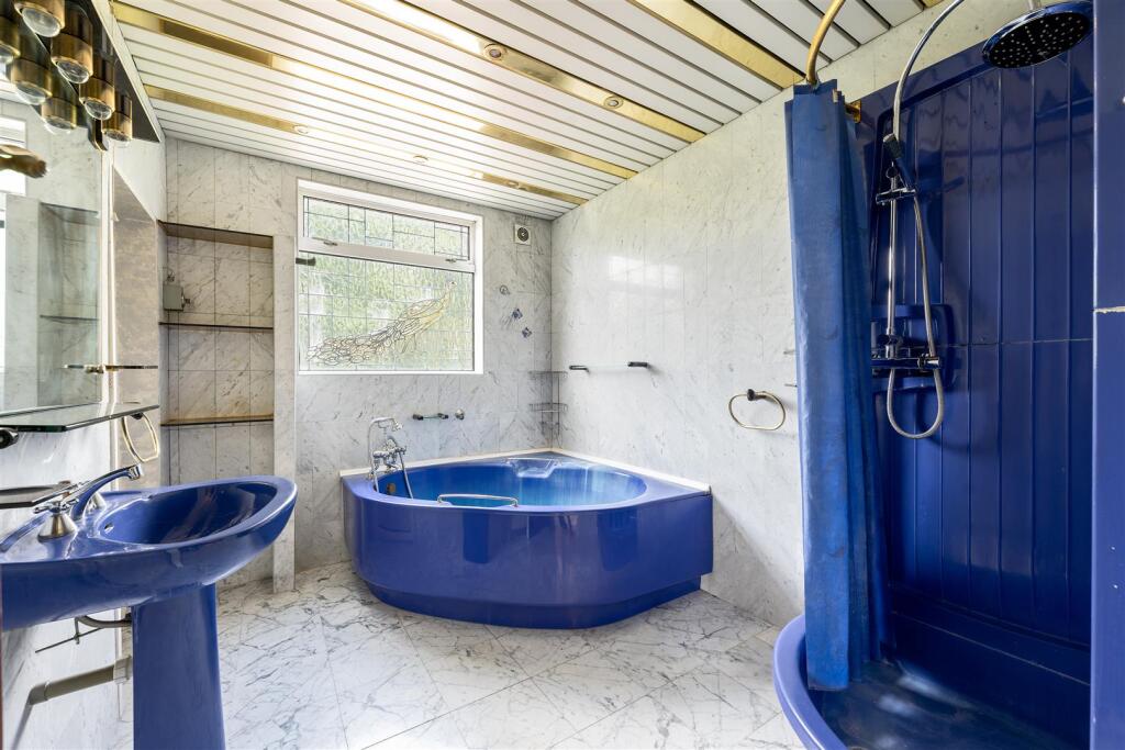 Hermitage Close, E18