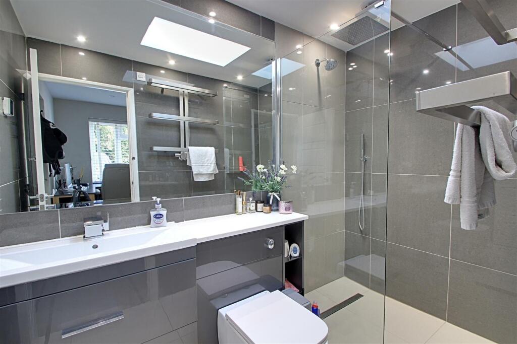 Shower Room.jpg