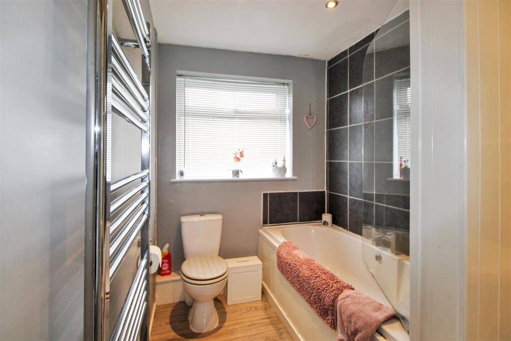 BATHROOM/W.C.