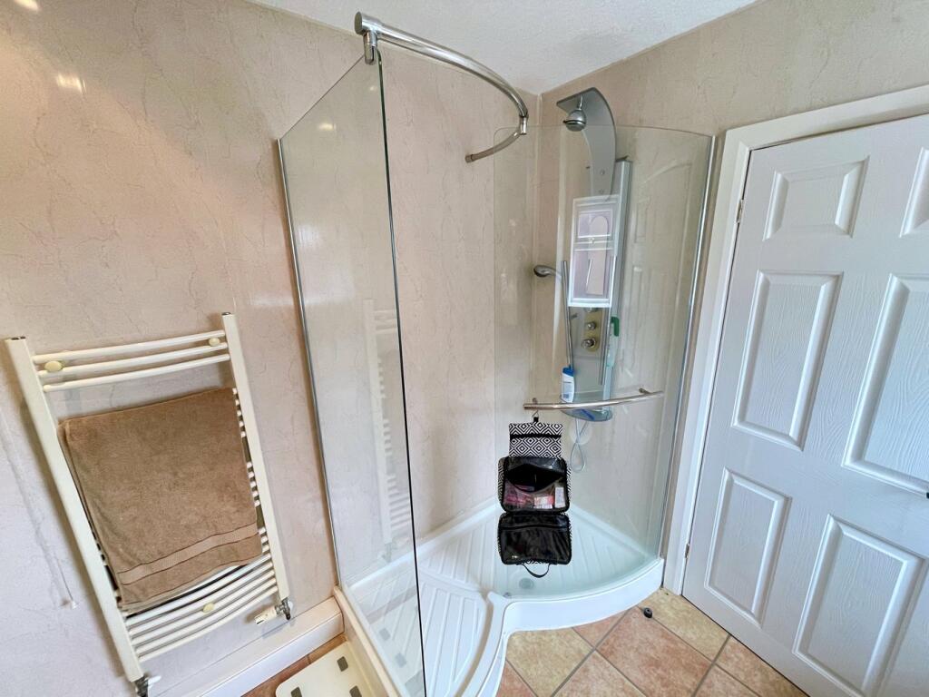 En-Suite Bathroom