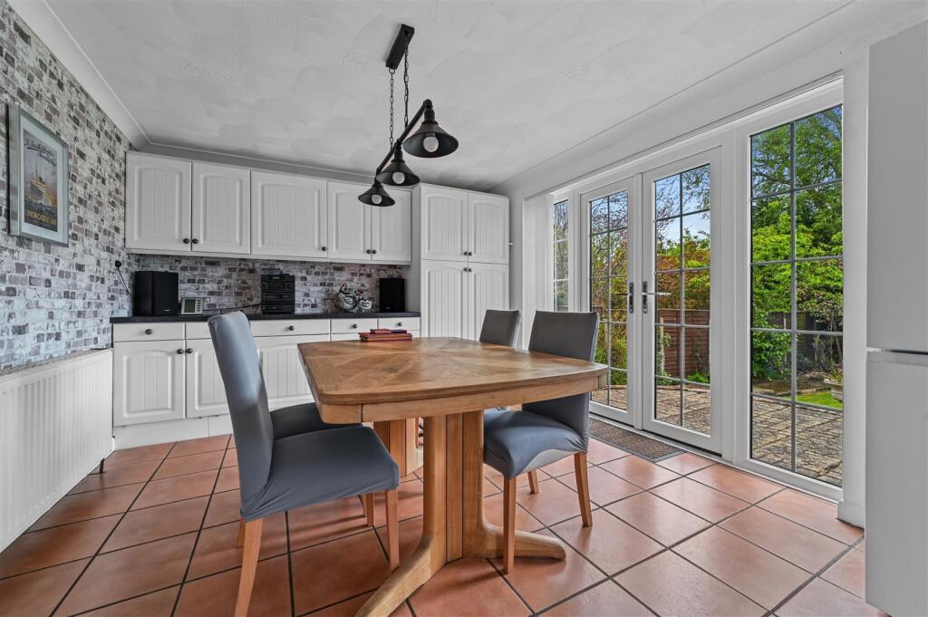 KITCHEN DINING ROOM