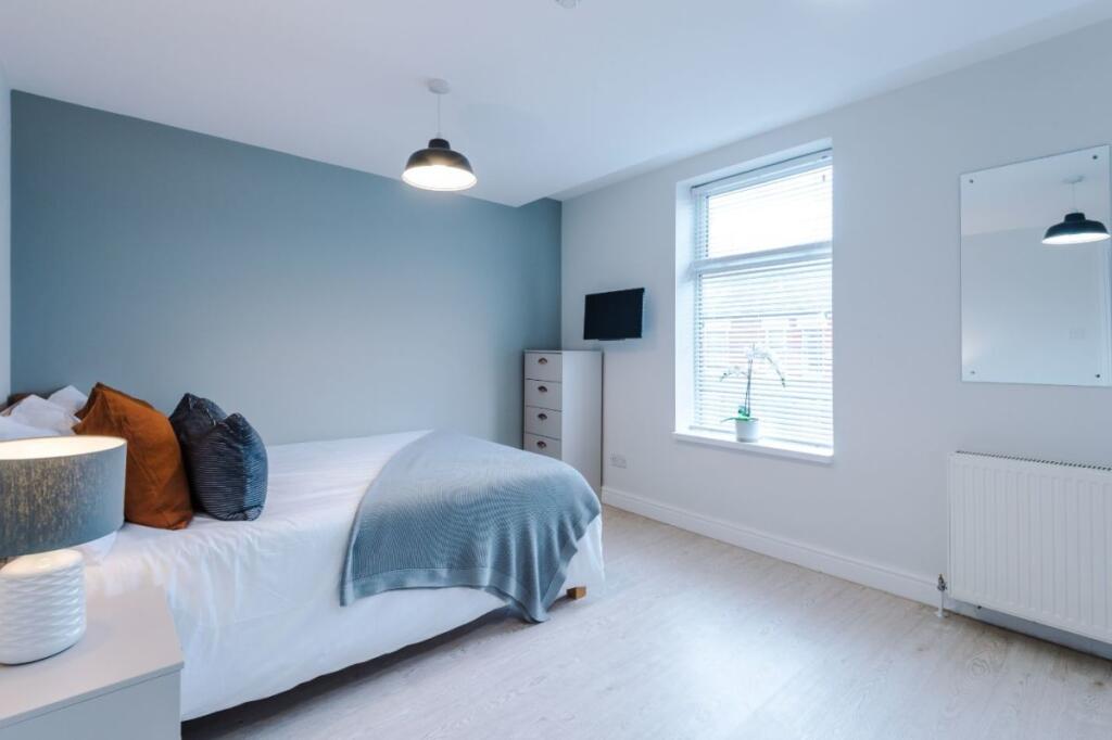 32CR - Bedroom 2