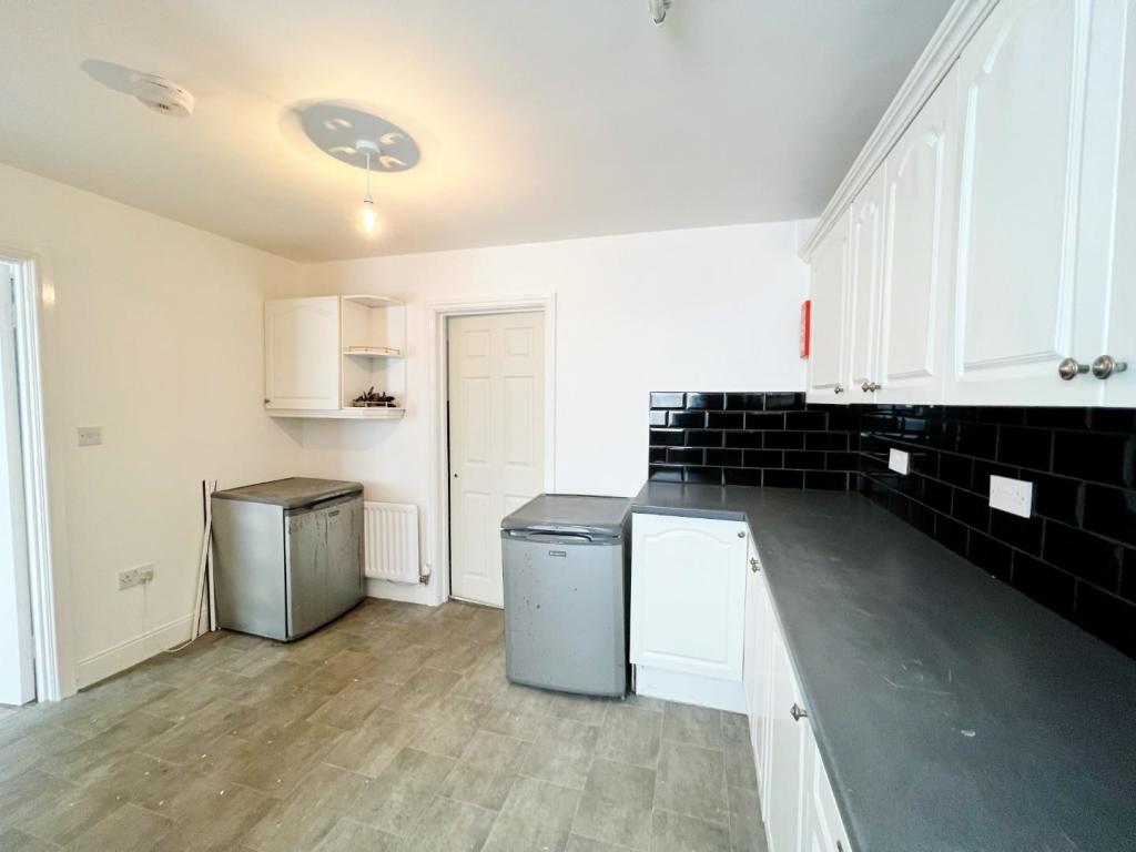 Kitchen pic 2.jpg