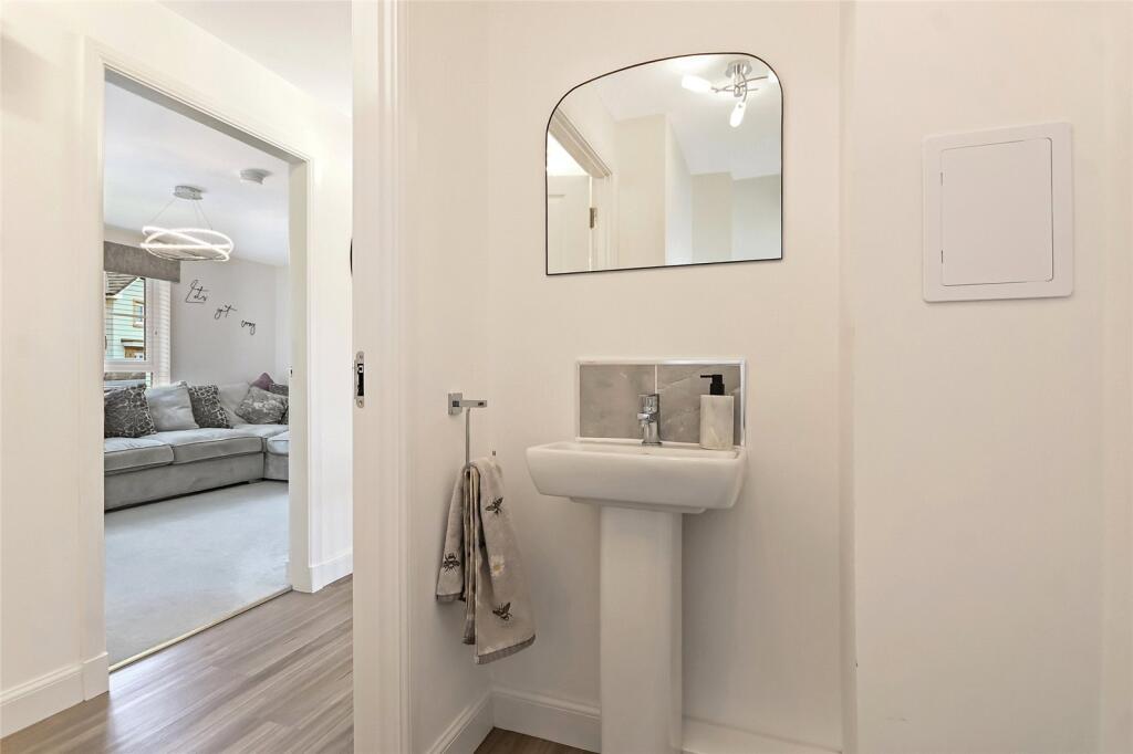 Cloakroom/Wc
